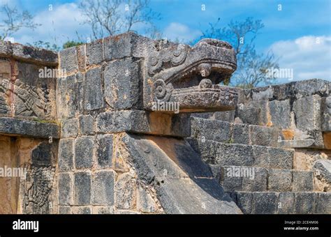  Quetzalcoatl et la Création du Monde ! Une Exploration de la Cosmogonie Aztèque